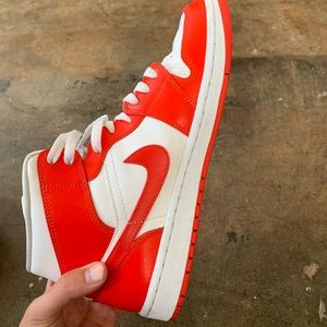 Air Jordan 1 Mid Habanero Red